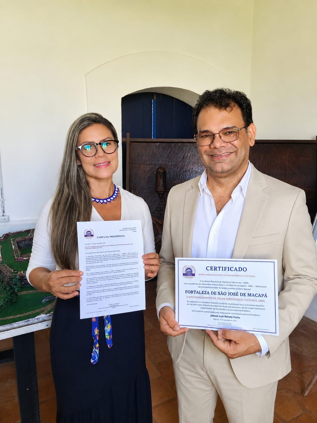 Entrega do certificado e da Carta da Presidência da ABHL à gestão do Museu Fortaleza de São José de Macapá. O ato foi realizado pelo professor doutor Jadson Luís Rebelo Porto, Defensor do Patrimônio Material Brasileiro e responsável pela apresentação do monumento à campanha.